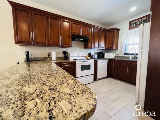 Parkview Court 2/2 - 6 Month Let    All Inclusive
