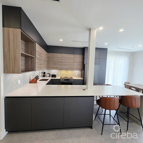 Point West - Penthouse - Seven Mile Beach Views