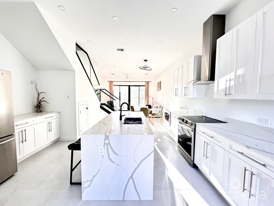 Prive 34, South Sound Home