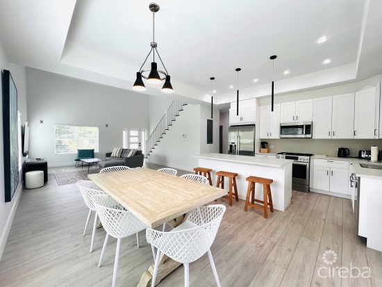 Prospect Duplex 3 Bed, 2 Bath