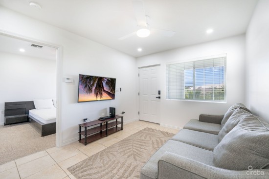 Renovated Lakeside Apartment  1 Bed