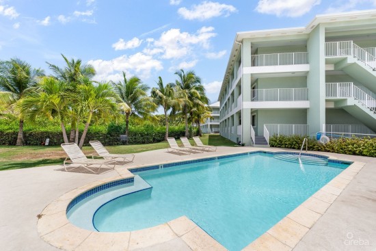Renovated Lakeside Apartment  1 Bed