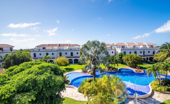 San Sebastian 2 Bed + Den End Unit