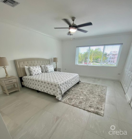 Snug Harbour Canal Front Fully Renovated 2 Bed 2.5 Bath