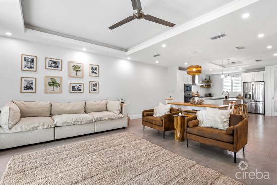 South Bay Estates - Modern, Beautifully Decorated 4-bed Townhome