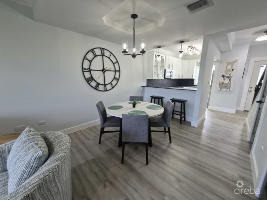 Stunning Renovated 2 Bedroom Plus Den In West Bay