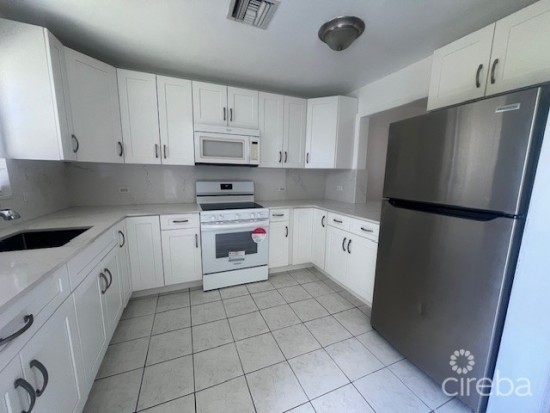 Summit Crescent 2 Bed 2.5 Bath For Rent
