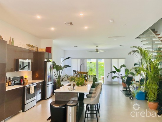 Twenty 40 - House Share With Boat Dock