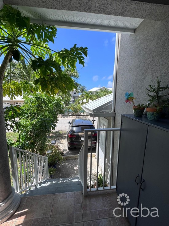 Versatile 3-bedroom Residence In Lakeland Villas