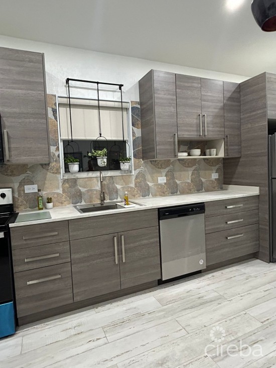 Very Spacious 1 Bed  3 Month Rental Lovely North Side Home