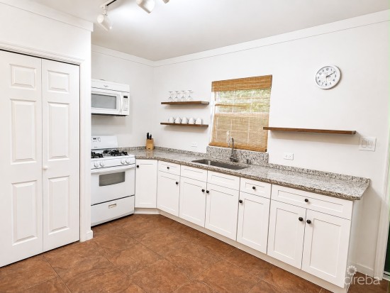 West Bay 2 Bed, 2 Bath - Parkview Crescent